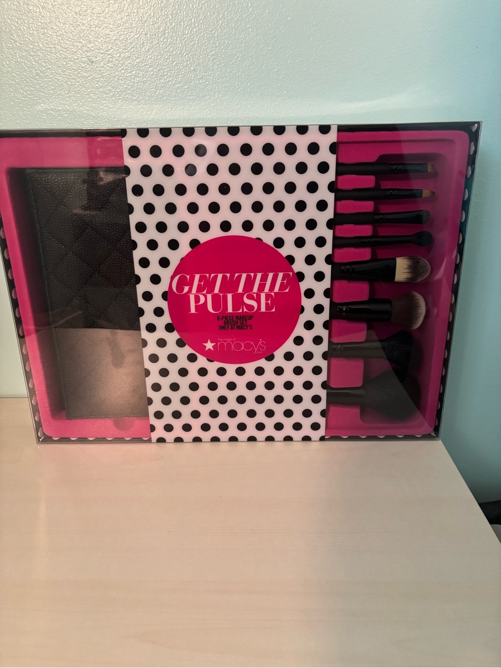 Macy's Get The Pulse Pink Makeup Brush Set with Black Case